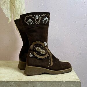 Vintage Brown Suede Embroidered Boots 8.5–9 | Boho Western Mid Calf Boots